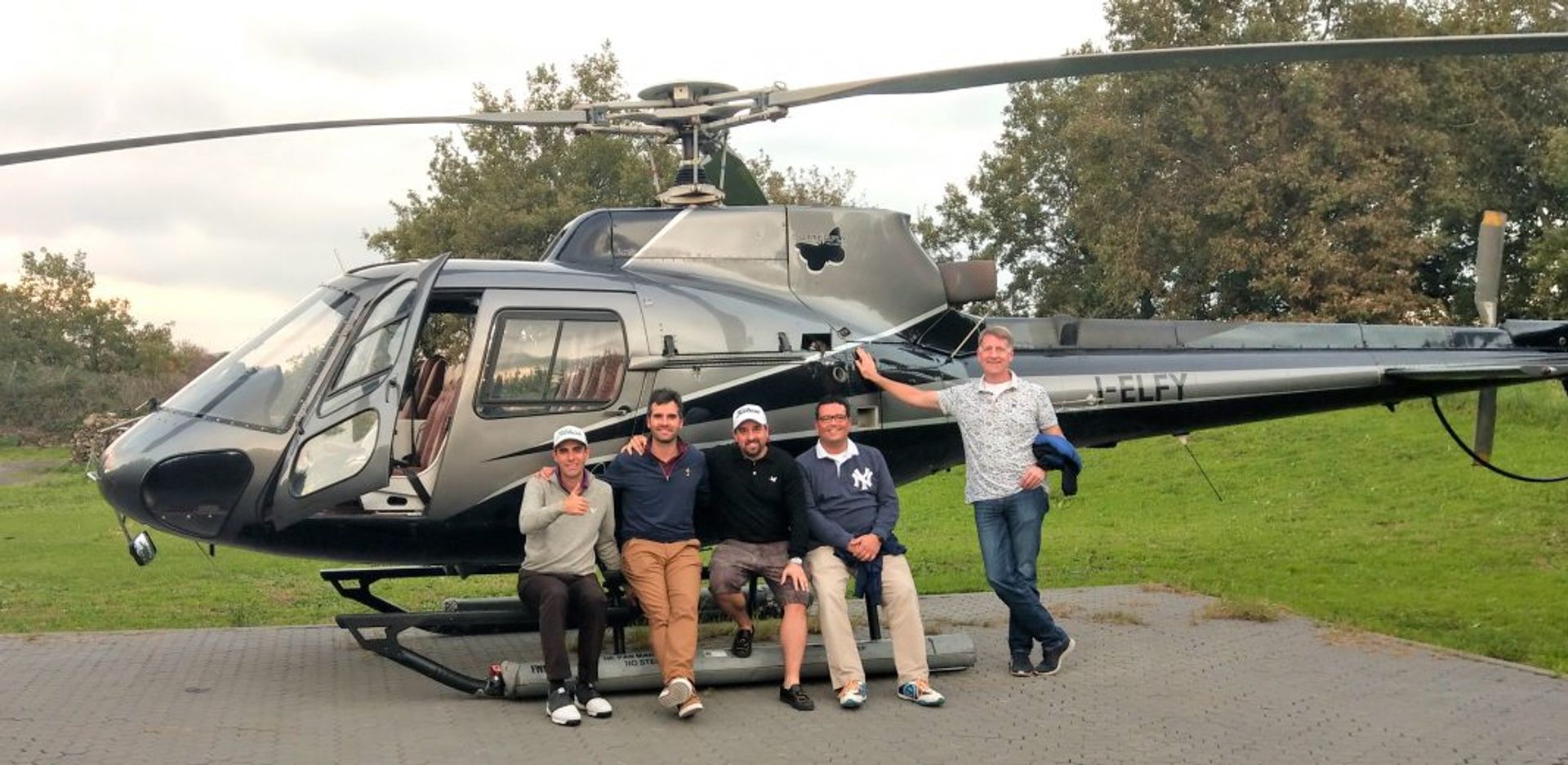 Checking out Mount Etna by helicopter after your round (photo credits, Leadingcourses)